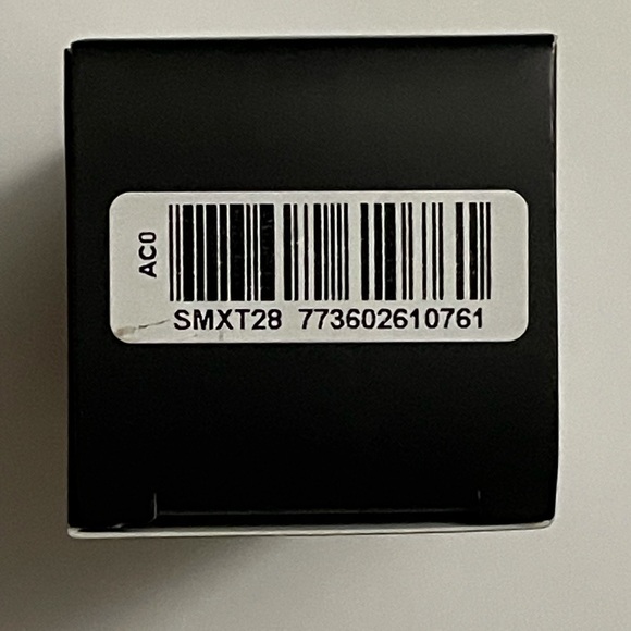 MAC FACE AND BODY RADIANT SHEER FOUNDATION - Picture 5 of 5